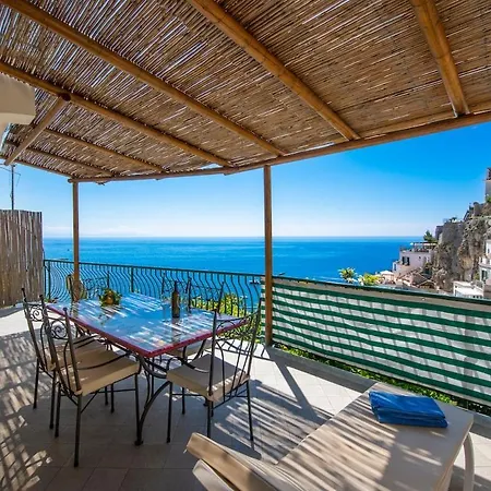 Nyaraló Overlooking The Sea